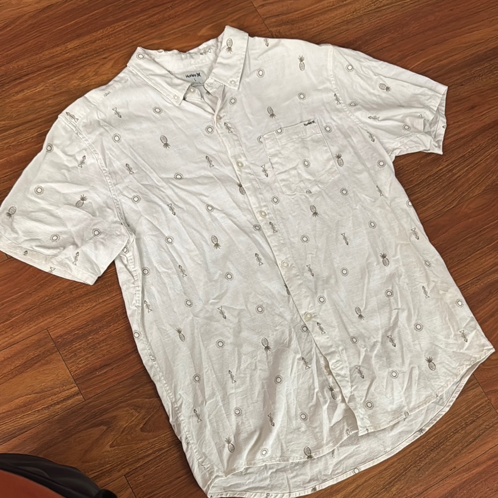 Hurley White Casual Button Down Shirt with Subtle Pattern